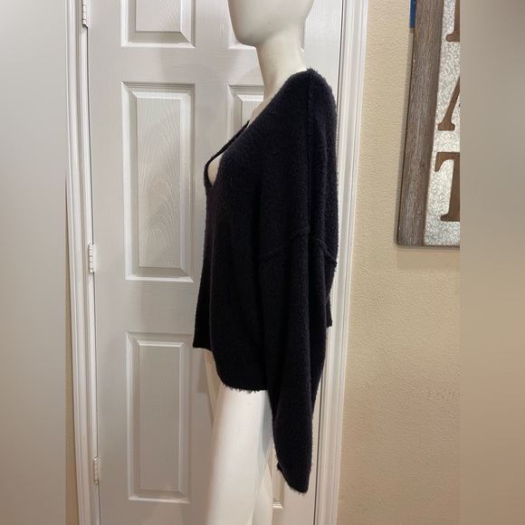 Free People Icing V-Neck Fuzzy Black Sweater Size X-Large - Picture 2 of 7